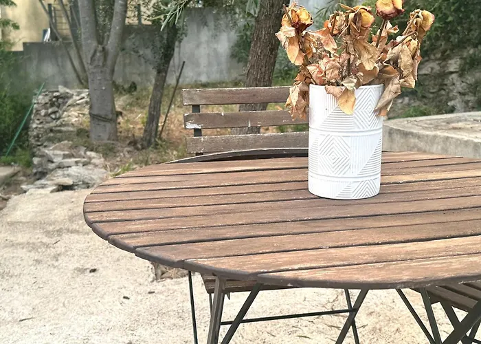 Au Petit Paradis نيم